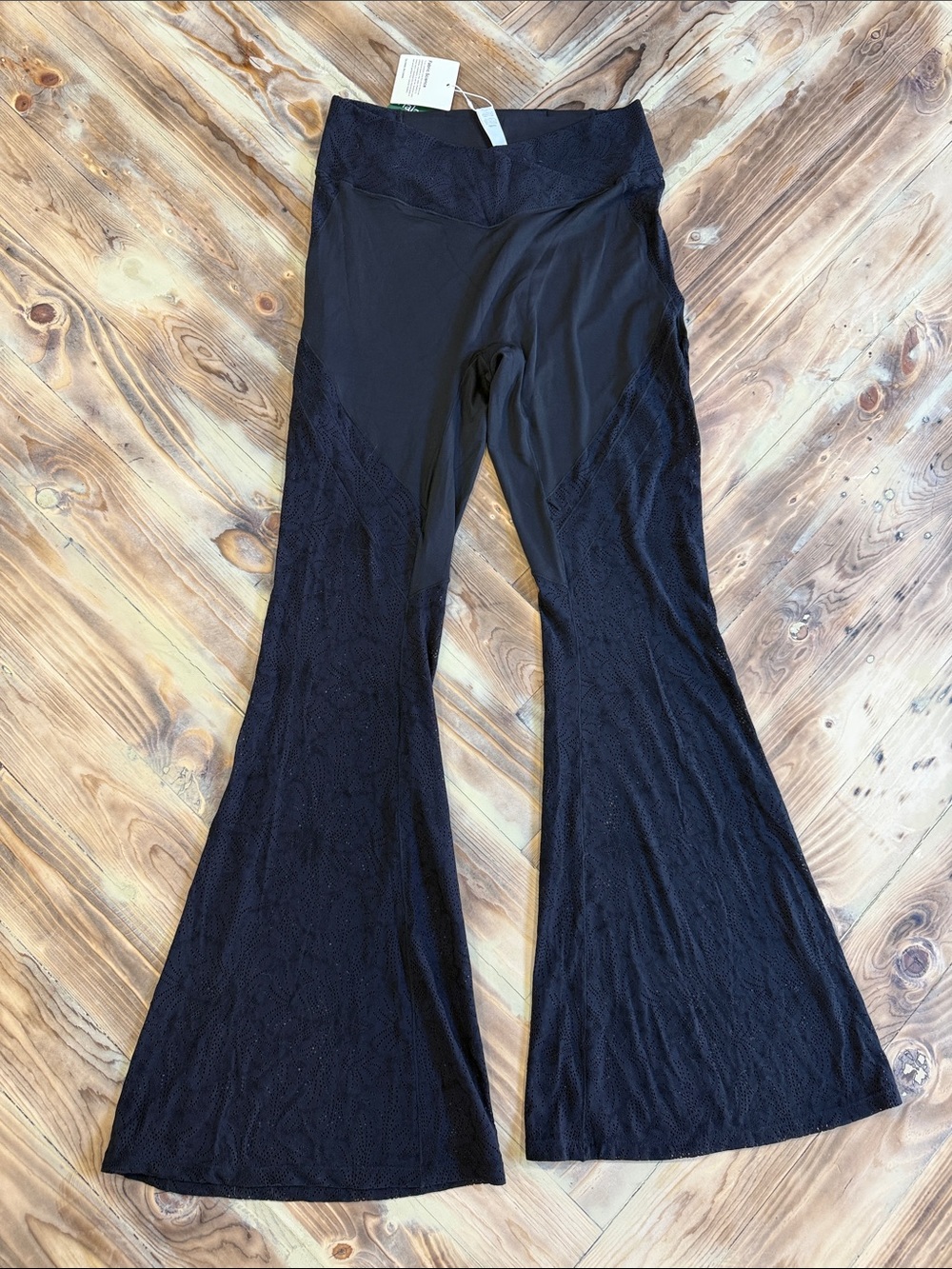 SoftlyZero™ High Waisted Crossover Pocket Contrast Lace